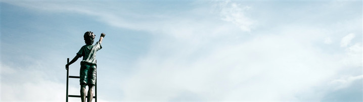 对绩效考核进行调整时，公司需要做些什么？